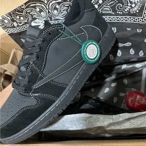 Jordan 1 Retro Low OG SP
Travis Scott Black Phantom